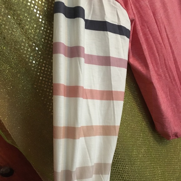 Ladies top - Picture 2 of 4